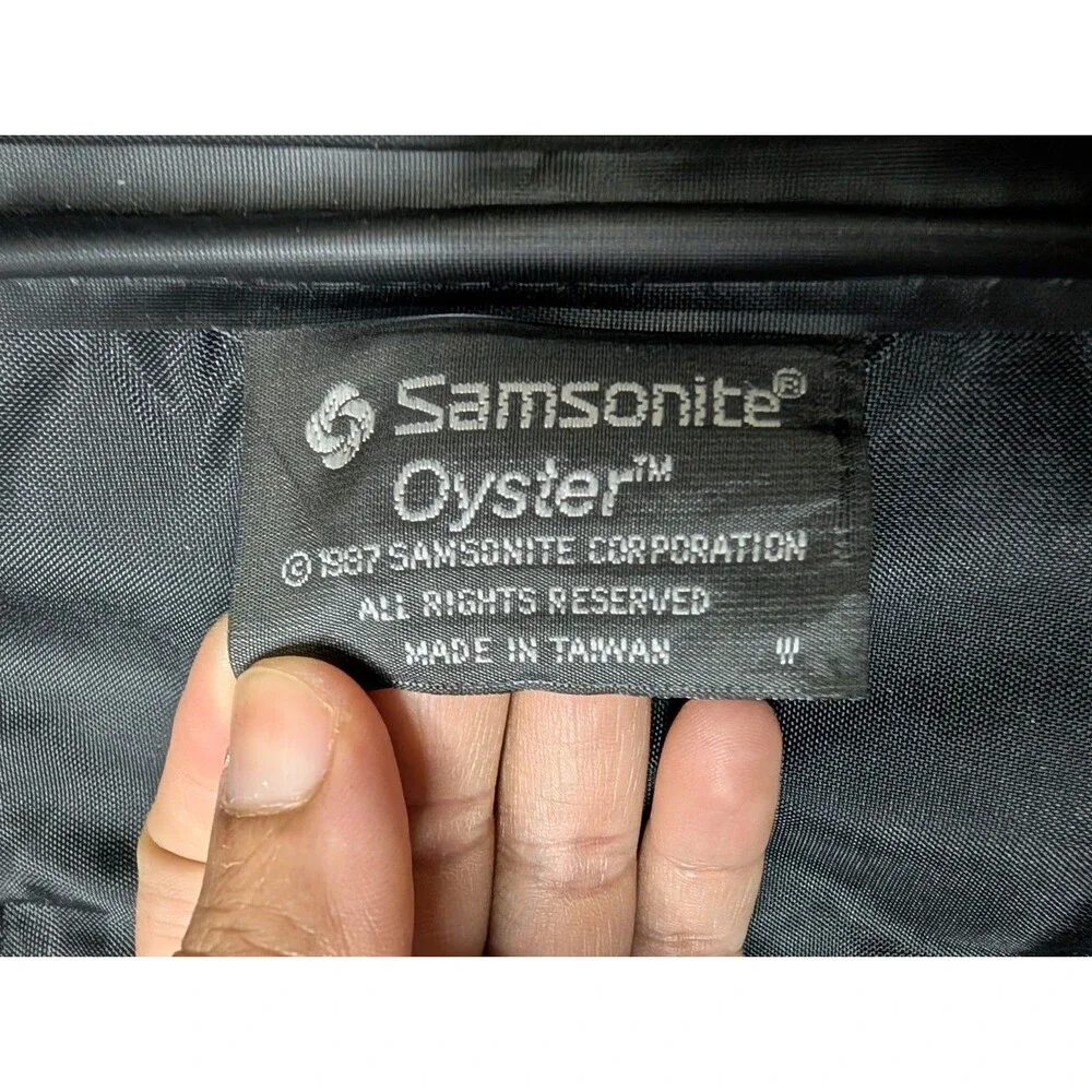 Vtg Samsonite Oyster Garment Bag 1987 Black Red Trim Fold-Out Travel Luggage USA